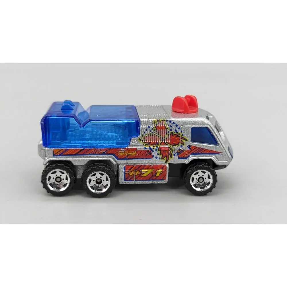 Matchbox 2000 Diecast Firetruck #71 Runway Hero Kids Car of the Year 1:64